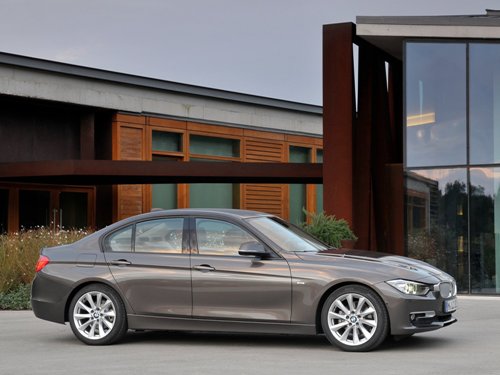 BMW 3-Series 2012. Локомотив прибыл