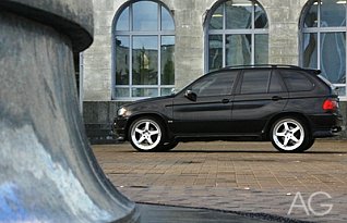 Этот BMW X5 - "золотой стандарт" для последователей подобного тюнинга