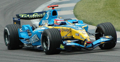 Alonso_(Renault)_qualifying_at_USGP_2005.jpg